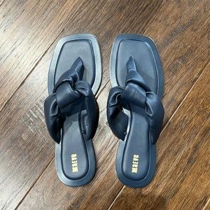 Anthropologie Maeve puffy knot sandal